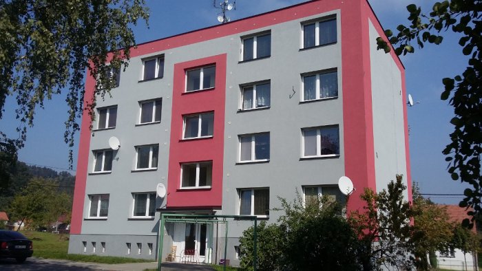Panelový dům - dodávka a montáž plastových oken