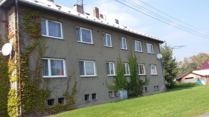 Bytový dům 2 - dodávka a montáž plastových oken